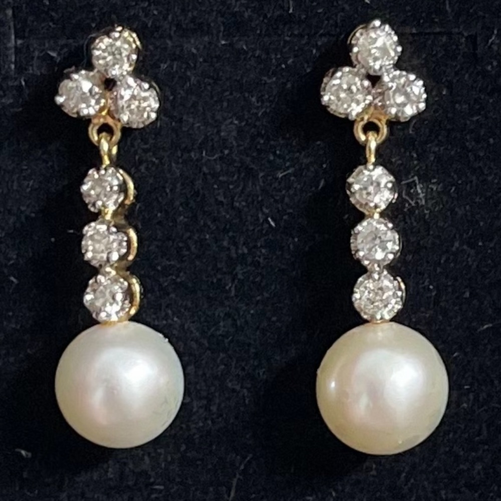 Amazing earrings.14k natural Diamonds and real pearl.
